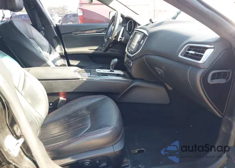 2015 Maserati Ghibli z USA, uszkodzony, nr VIN ZAM57XSA1F1133056